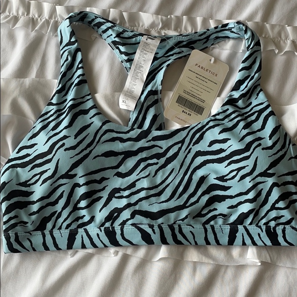 Fabletocs sports bra